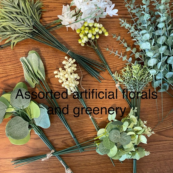 Assorted Wedding Decorations - Picture 3 of 5